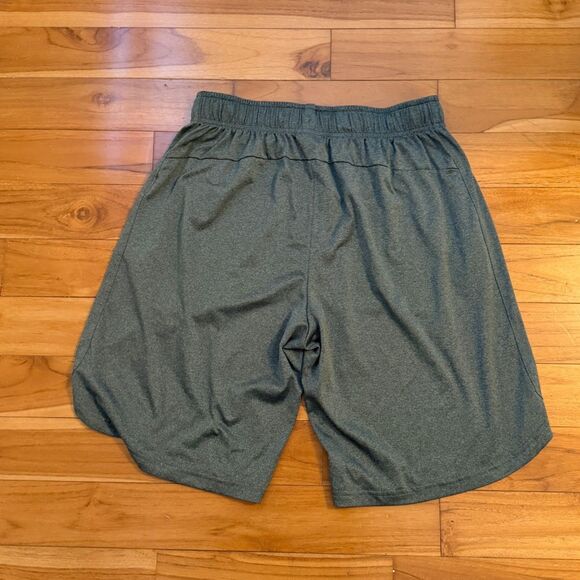Men Gymshark Running Shorts 9.5 inch in Olive Green Size Large - Picture 2 of 6